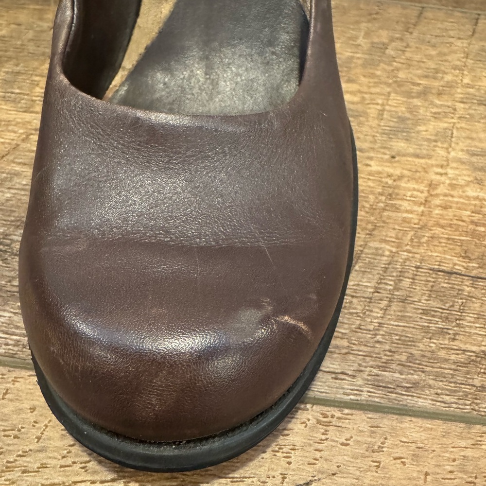 Women’s Brown Heels - Nine & Company - Size 8 - Round Toe - Picture 3 of 8